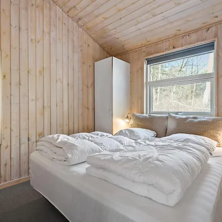 4 Bedroom In *